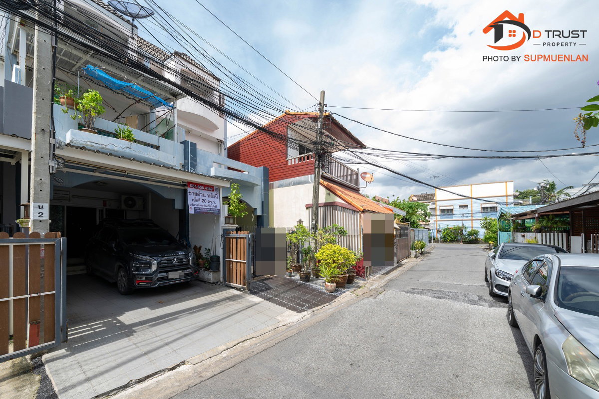 รูป ขาย ทาวน์เฮ้าส์ 3 ชั้น 20ตร.ว. ซอยวัดเวฬุวนาราม 12 เเยกซอยเทพประทาน 9 ( ดอนเมือง ) 4นอน ราคาไม่เเพง - รูปที่ 2/14