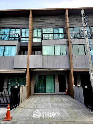 Townhouses for sale : 3-BR Townhouse For Sale, Baan Klang Muang Rama 9 near Saphan Sung (ID 2012067)