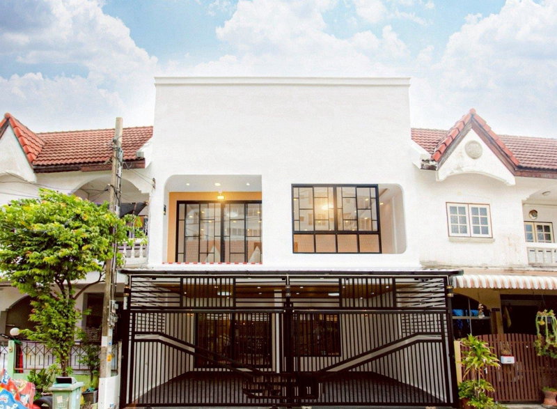 ขายทาวน์โฮม : S297 ✨ ขายด่วน ทาวน์เฮ้าส์ 2 ชั้น รีโนเวทใหม่เอี่ยม !หมู่บ้านประชากรไทย ซอย 6 – ลาดพร้าว 93 เหลือเพียง 4.99 ล้าน เท่านั้น!