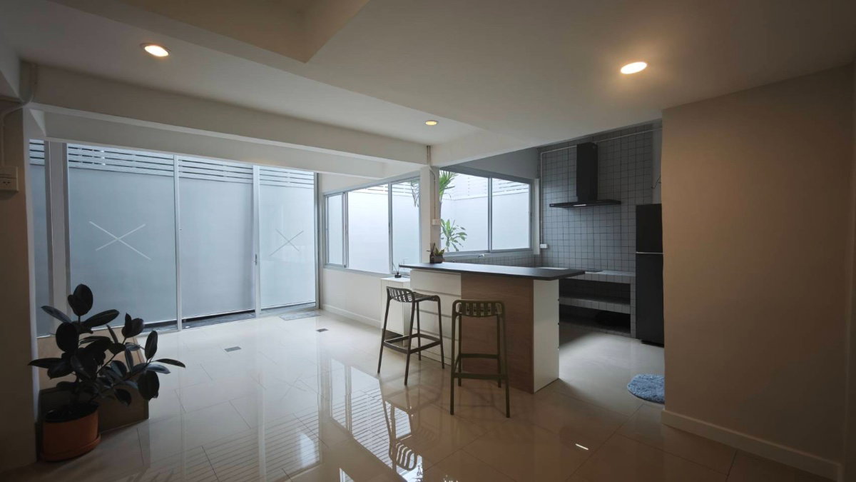รูป [ขาย] บ้านแฝดรีโนเวทใหม่ย่านลาดพร้าว-โชคชัย4 บ้านหลังใหญ่  บรรยากาศอบอุ่น - รูปที่ 12/31