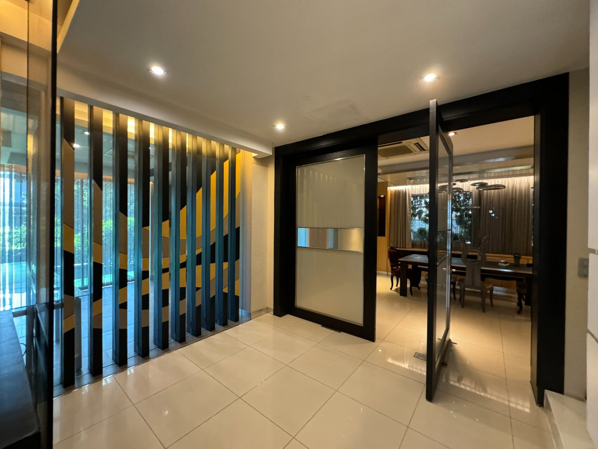 รูป P0107 โกลเด้นนครา – บ้านหรูหลังใหญ่ 2 ชั้น ใจกลางลาดพร้าว - รูปที่ 9/40