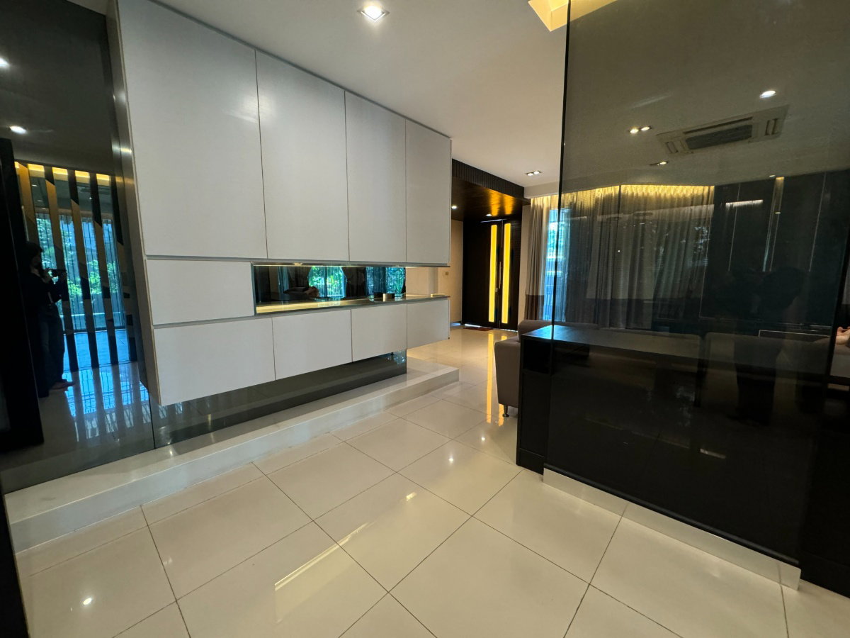 รูป P0107 โกลเด้นนครา – บ้านหรูหลังใหญ่ 2 ชั้น ใจกลางลาดพร้าว - รูปที่ 13/40