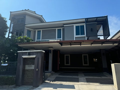 P0107 โกลเด้นนครา – บ้านหรูหลังใหญ่ 2 ชั้น ใจกลางลาดพร้าว