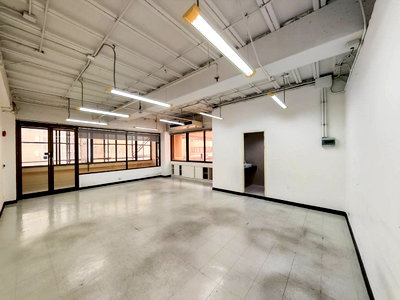Office for rent Srinakharinwirot University Prasanmit Campus : Office for rent, Asoke Khlong Toei Nuea, Watthana