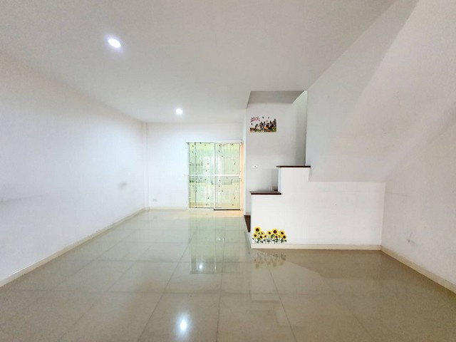 picture FOR SALE  TOWNHOUSE PROPERTY  2450000 BAHT. - 4/17