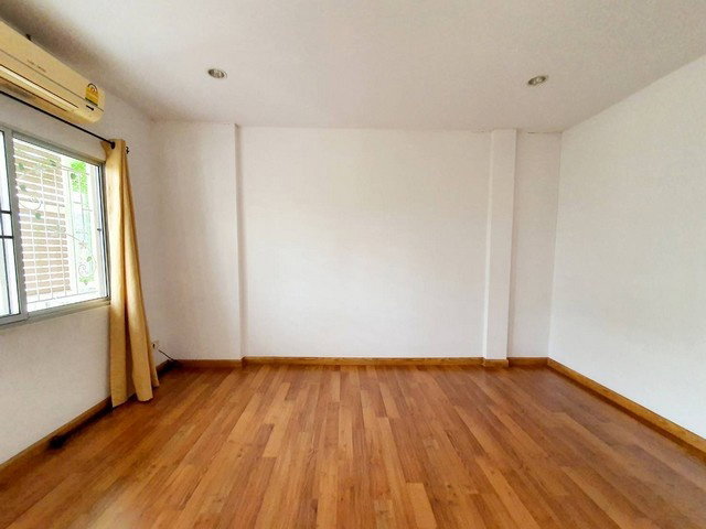 picture FOR SALE  TOWNHOUSE PROPERTY  2450000 BAHT. - 11/17