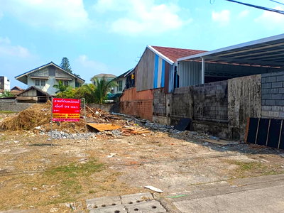 Land for sale Ladprao 48, Chokchai 4, Ladprao 71 : Vacant land for sale in Chokchai 4 Road, near Makro Food Service Wanghin