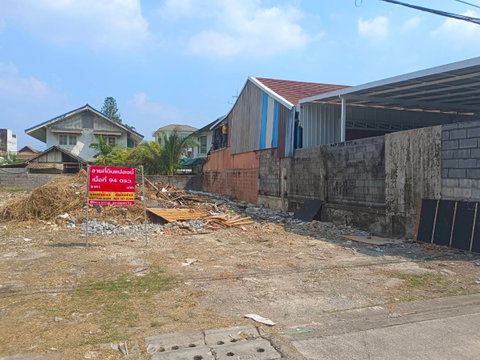 ขาย  ที่ดินเปล่า ที่ ถนนโชคชัย 4, ใกล้ห้าง Makro Food Service วังหิน