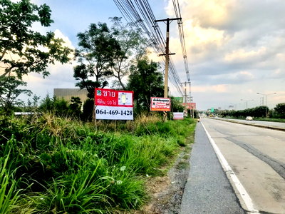 Land for sale Sung Noen Nakhon Ratchasima : Land for sale, Mittraphap Road, 10 rai, Suitable for warehouse, refrigerated storages, no flooding.
