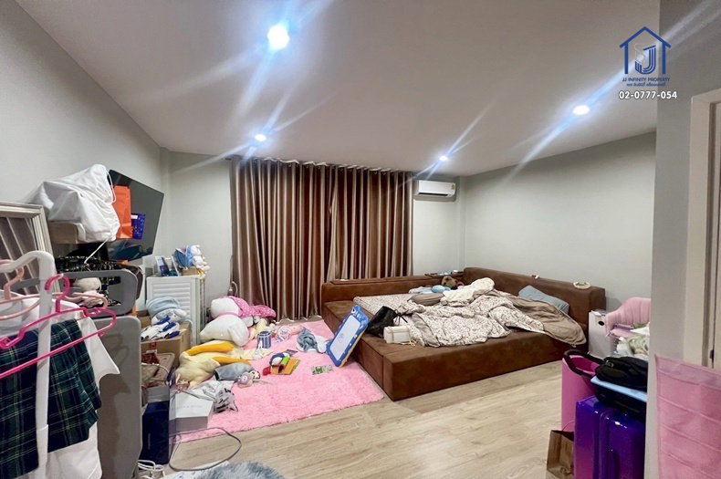 รูป ขายทาวน์โฮม 3 ชั้น หมู่บ้านนลินอเวนิว พลัส ถนนสามวา หลังมุม ใกล้รถไฟฟ้าสายสีชมพู - รูปที่ 4/10