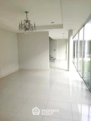 บ้านเดี่ยว ถนนกรุงเทพ-ชลบุรี มอเตอร์เวย์ : บ้านเดี่ยว 3 ห้องนอน ขาย 310 ตร.ม. ใกล้สนามบินสุวรรณภูมิ แขวงสะพานสูง (ID 1497419)