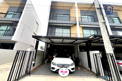 ขายทาวน์โฮม : ขายทาวน์โฮม 3 ชั้น หมู่บ้านนลินอเวนิว พลัส ถนนสามวา หลังมุม ใกล้รถไฟฟ้าสายสีชมพู