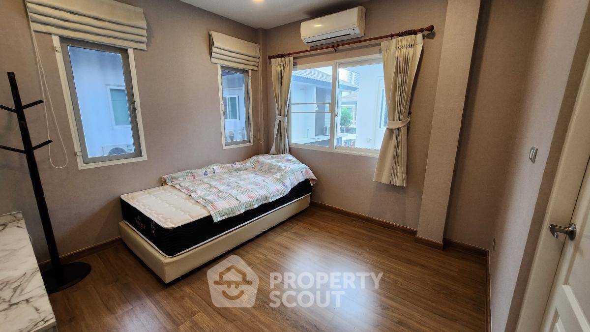 picture Pet-Friendly 4-BR House 250 Sqm For Sale Near MRT Phasi Charoen (ID 1541549) - 12/14