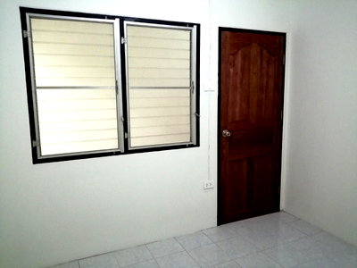 Townhouses for sale Eastern Asia University : 1-Story Townhouse for Sale – Move-In Ready in Khlong 4, Prime Location Near Shopping and Local Amenities