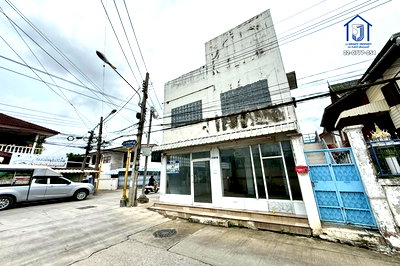 ทาวน์โฮม รร.นายเรือ : ขายทาวน์โฮม 2.5 ชั้น ซอยภานุวงศ์12 ถนนสุขุมวิท 117 ใกล้BTS สถานีปู่เจ้า
