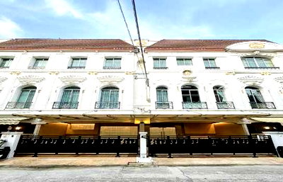 ทาวน์โฮมให้เช่า : ให้ เช่า ทาวน์โฮม 5 ห้องนอน Banklangkrung Grande Vienna Rama 3 รีโนเวทใหม่ เหมาะทำโฮมออฟฟิศขนาดใหญ่ และครอบครัวใหญ่
