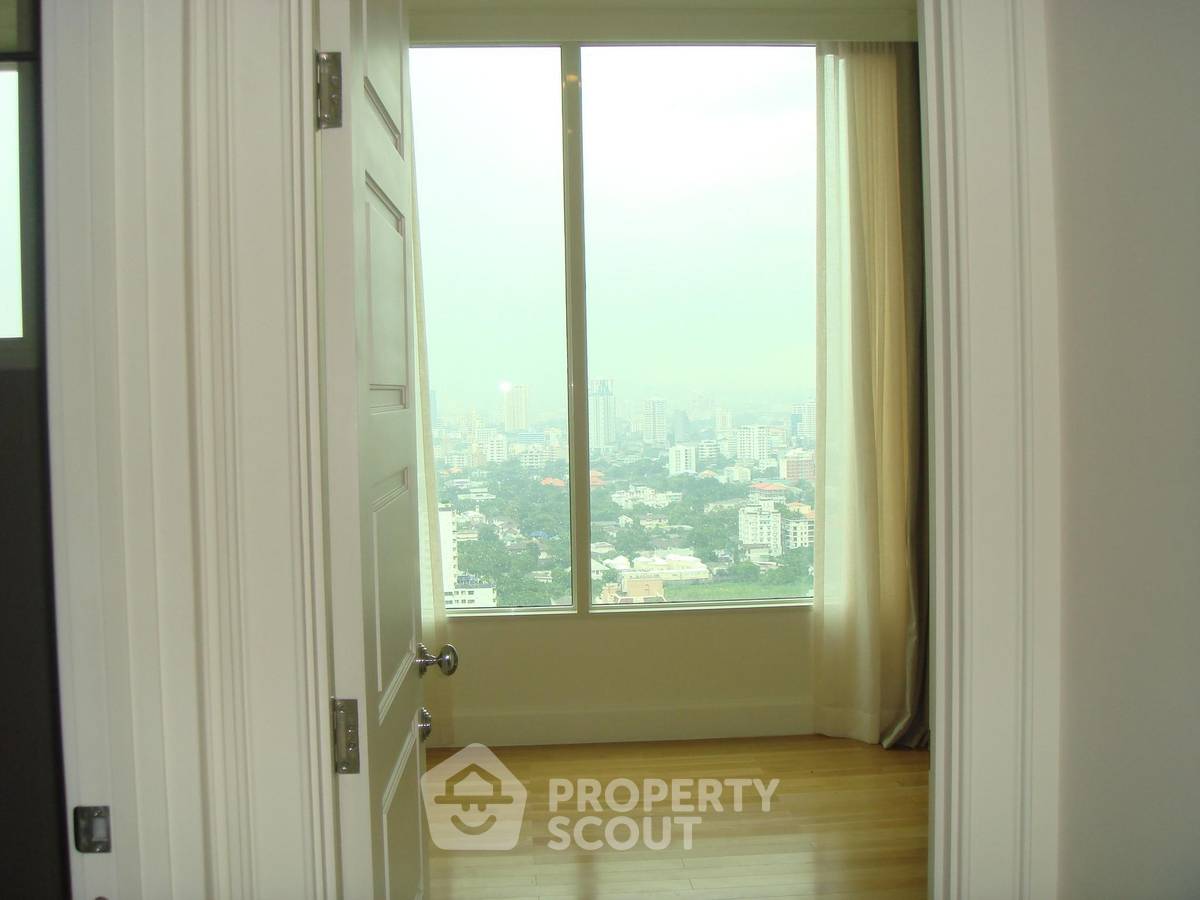 รูป คอนโด 2 ห้องนอน 112 ตร.ม. ชั้นสูง 20 ที่ Royce Private Residences ใกล้ MRT สุขุมวิท (ID 452753) - รูปที่ 5/17