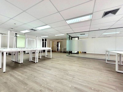 Office for rent : Space for rent, Sethiwan Tower Building, 8th floor BC, open area 372 sq m, minimum lease contract 3 years.
