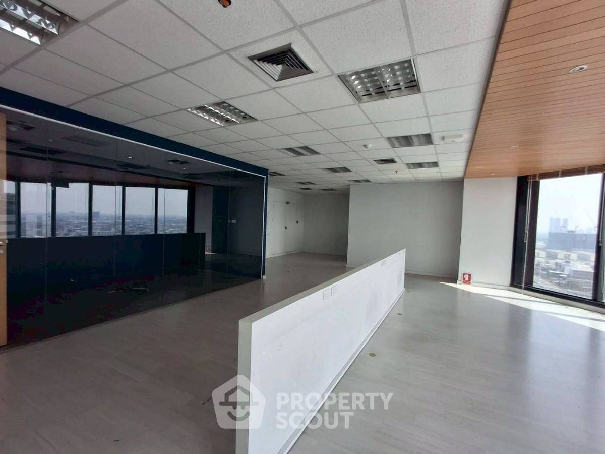 รูป คอนโด 4 ห้องนอน 186 ตร.ม. Central City East Tower ชั้นสูง (ID 1908445) - รูปที่ 8/18