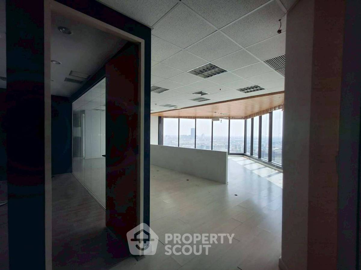 รูป คอนโด 4 ห้องนอน 186 ตร.ม. Central City East Tower ชั้นสูง (ID 1908445) - รูปที่ 12/18