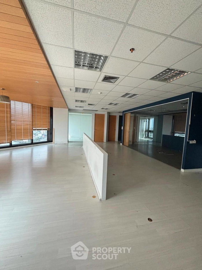 รูป คอนโด 4 ห้องนอน 186 ตร.ม. Central City East Tower ชั้นสูง (ID 1908445) - รูปที่ 2/18