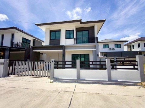 UK01-285 ให้เช่าบ้านเดี่ยว 2 ชั้น บ่อวิน ใกล้โรบินสัน - นิคมอีสเทิร์นซีบอร์ด | 3 ห้องนอน จอดรถ 2 คันบ้านใหม่ กำลังลงเฟอร์นิเจอร์ 38,000บาท/เดือน