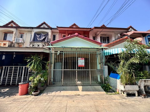 Townhouse for sale, Soi Hathai Rat 39 **Good price only 1.55 million baht** K.C. Ram Intra Village 1 (N.1635)