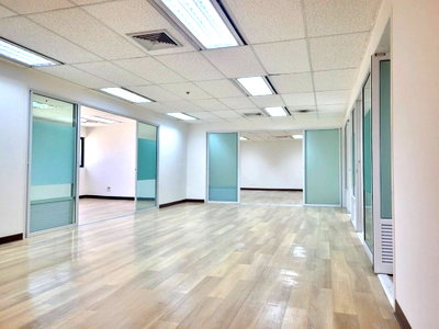 Office for rent : Space for rent, Sethiwan Tower building, 4D floor, open area 200 sq m, minimum lease contract 3 years.