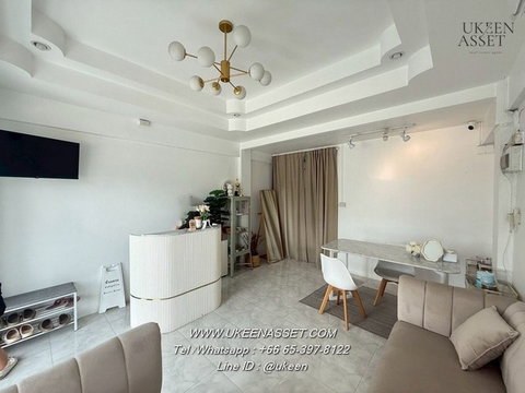 UK01-316 ขายทาวน์โฮม 3 ชั้นครึ่ง ติดถนนข้าวหลาม ทางลงงบางแสน ทำเลดี๊ดี! ขายเพียง 5.5 ลบ.