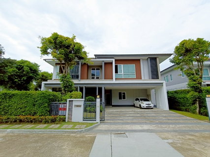 Big single house for sale. 5 bedrooms 6 bathrooms.