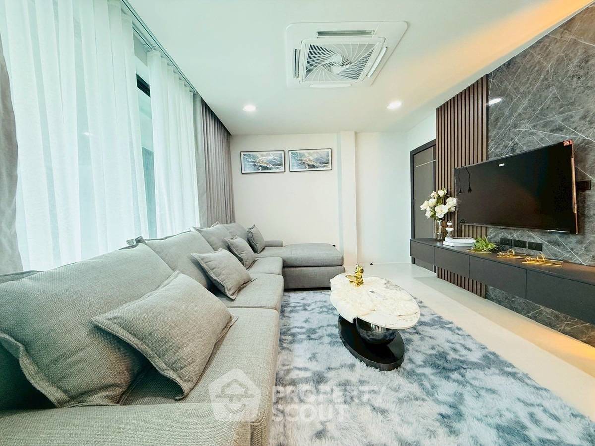 รูป บ้านเช่า 5 ห้องนอน ในพัทยา นาจอมเทียน-หนองปรือ บางละมุง ชลบุรี (ID 2232660) - รูปที่ 2/16