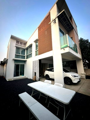ขายบ้านเดี่ยว : ซื้อ ขาย  หมู่บ้านโฮมเพลส เดอะพาร์ค สังคมคุณภาพ เงียบสงบ เป็นส่วนตัว เดินทางสะดวก ใกล้มอเตอร์เวย์ – ทางด่วน และแหล่งไลฟ์สไตล์  Line ID : @951qfbfi