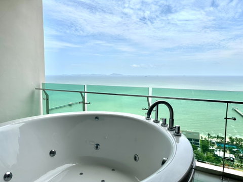 For Sale : Casalunar Paradiso 3 ห้องนอน 2 ห้องน้ำ พื้นที่ 151 ตรม ชั้น 24 ตึก C - คอนโดติดทะเลชลบุรี 