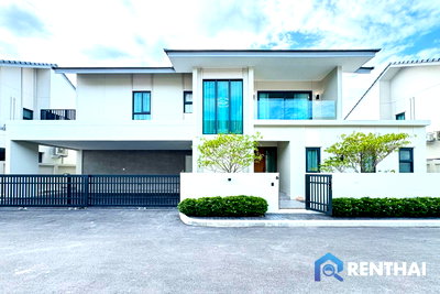 ขายบ้านเดี่ยว : บ้านเดี่ยวสไตล์โมเดิร์น ตกแต่งครบใจกลางพัทยา พร้อมอยู่!