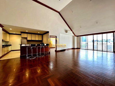 Apartment building for rent Srinakharinwirot University Prasanmit Campus : Large 4 Bedroom Duplex Apartment in Phrom Phong - BR21290AP