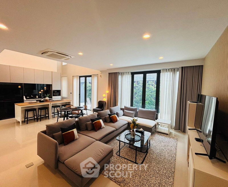 Houses for sale : Pet-Friendly 5-BR House For Sale, Setthasiri-Krungthep Kreetha 2 (ID 2232656)