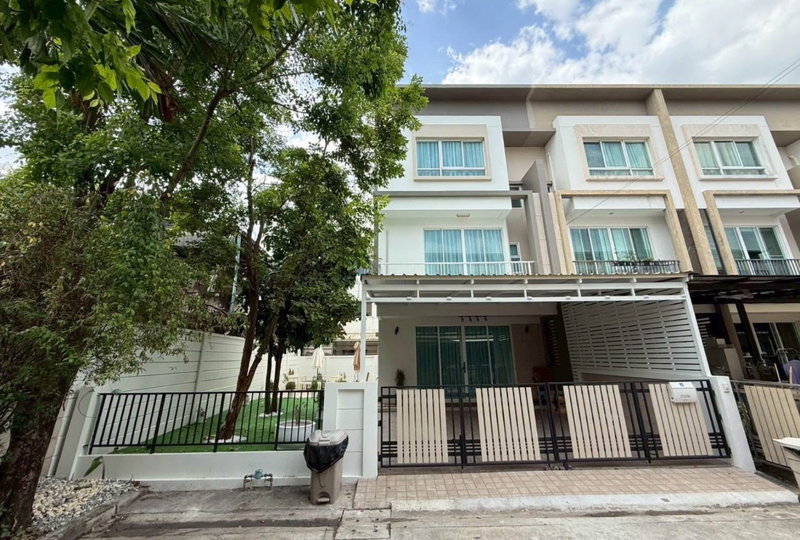 Townhouses for rent : Lumpini town Place Ratchayothin - Sena