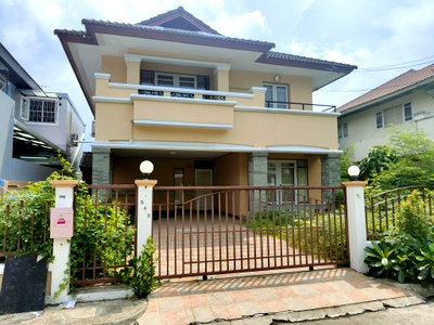 เช่าบ้านเดี่ยว รร.เตรียมอุดมศึกษาน้อมเกล้า  : บ้านเดี่ยว 3 ห้องนอน 3 ห้องน้ำ ระเบียงใหญ่ ให้เช่าในหมู่บ้านเพอร์เฟคเพลส รามคำแหง 164 ใกล้โรงเรียนนานาชาติร่วมฤดี RIS  