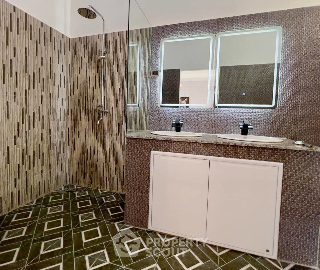 รูป บ้านเดี่ยว 6 ห้องนอน 220 ตร.ม. พร้อมเลี้ยงสัตว์ได้ ขาย ในหนองปรือ พัทยา (ID 2129469) - รูปที่ 12/18