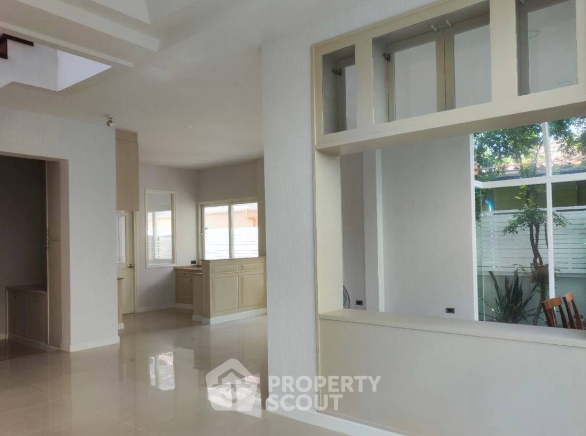 รูป บ้าน 5 ห้องนอน สำหรับขาย ใกล้สนามบินสุวรรณภูมิ ลาดกระบัง (เลี้ยงสัตว์ได้) (ID 1863041) - รูปที่ 6/6