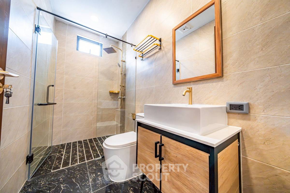รูป บ้าน 7 ห้องนอน สำหรับขาย ใจกลางพัทยาใต้ เลี้ยงสัตว์ได้ (น้องประ) (ID 2234412) - รูปที่ 9/26