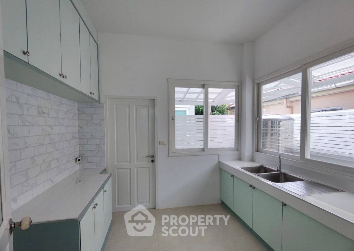 รูป บ้าน 5 ห้องนอน สำหรับขาย ใกล้สนามบินสุวรรณภูมิ ลาดกระบัง (เลี้ยงสัตว์ได้) (ID 1863041) - รูปที่ 4/6