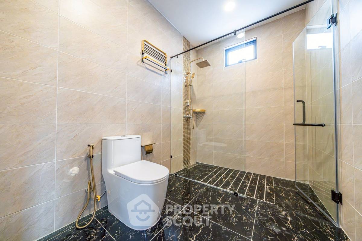 รูป บ้าน 7 ห้องนอน สำหรับขาย ใจกลางพัทยาใต้ เลี้ยงสัตว์ได้ (น้องประ) (ID 2234412) - รูปที่ 16/26
