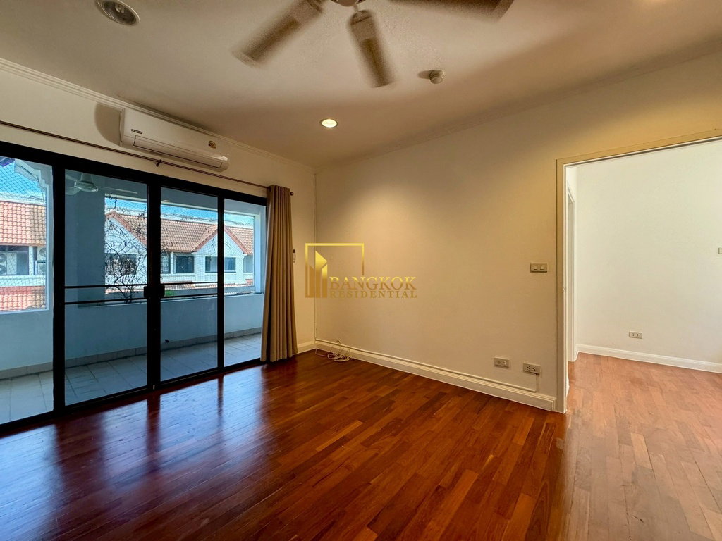 รูป Spacious 3 Bed Townhouse With Pool Access in Ekkamai Area - BR8731TH - รูปที่ 40/59
