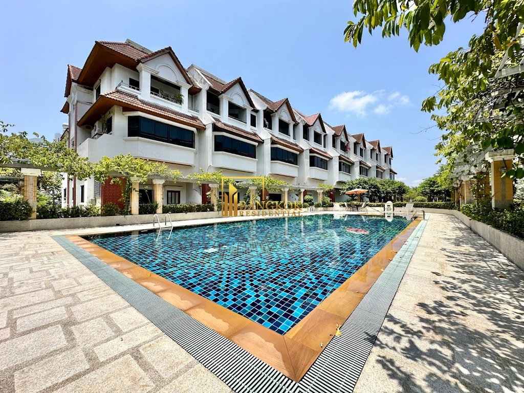 รูป Spacious 3 Bed Townhouse With Pool Access in Ekkamai Area - BR8731TH - รูปที่ 49/59