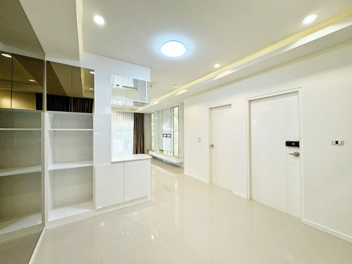 รูป ซื้อ ขาย  ทาวน์โฮม บ้านกลางเมือง สวนหลวง — ใกล้ถนนพัฒนาการ ศรีนครินทร์ ทางด่วน และรถไฟฟ้า เดินทางสะดวก เหมาะกับชีวิตเมือง  Line ID : @951qfbfi - รูปที่ 3/11