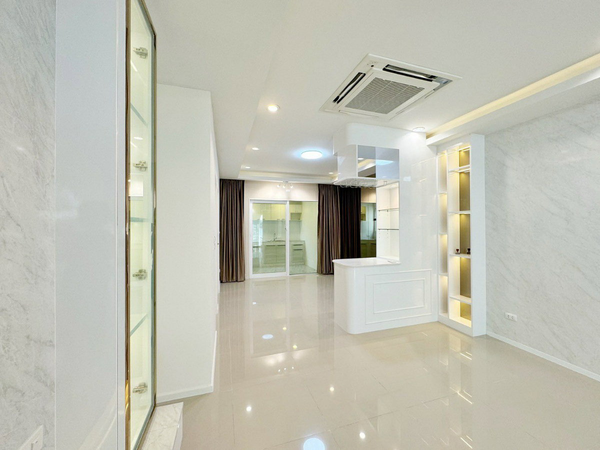 รูป ซื้อ ขาย  ทาวน์โฮม บ้านกลางเมือง สวนหลวง — ใกล้ถนนพัฒนาการ ศรีนครินทร์ ทางด่วน และรถไฟฟ้า เดินทางสะดวก เหมาะกับชีวิตเมือง  Line ID : @951qfbfi - รูปที่ 9/11