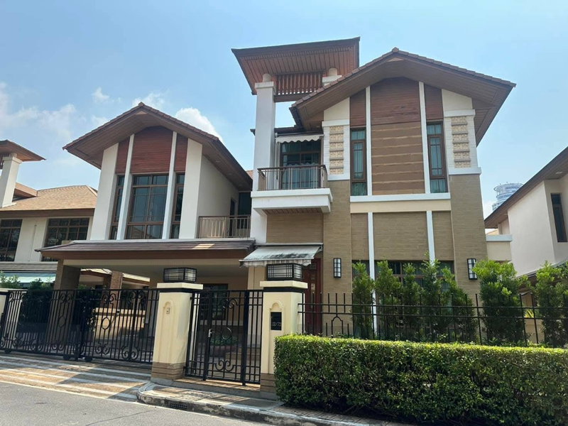 ขายบ้านเดี่ยว : ขายบ้านเดี่ยวสุขุมวิท บ้านแสนสิริ สุขุมวิท67 ใกล้ BTS เอกมัย 4ห้องนอน 5ห้องน้ำ มีห้องแม่บ้าน Baan Sansiri Sukhumvit67 0879074045
