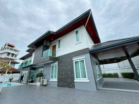 Single house for rent in Pattaya, decorated in a modern style, great  location, near Map Prachan Reservoir