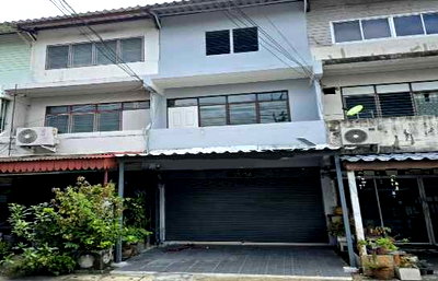 Shophouses for sale รามอินทรา 103/2 : Commercial building for sale, Ram Intra 58, near Synphaet Hospital and Fashion Island, newly renovated, ready to move in, 22 sq m, 3 floors